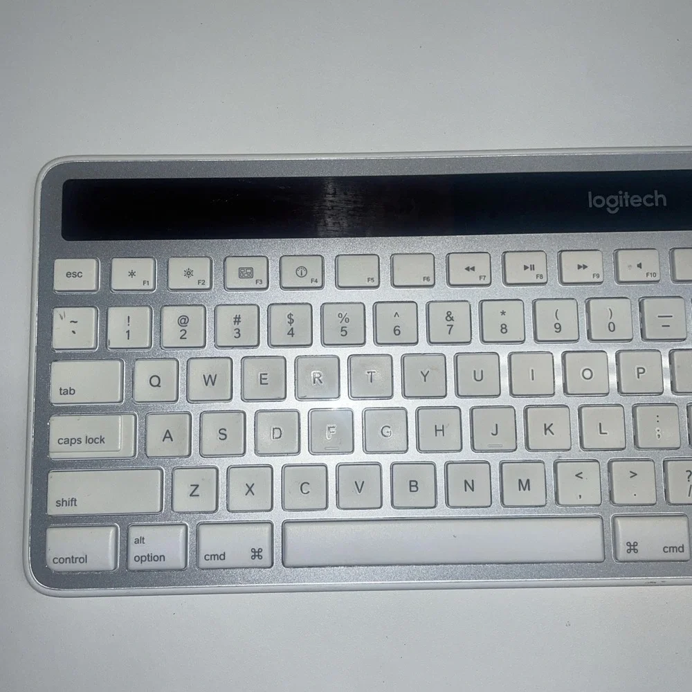 Logitech K750 2.4GHz Wireless Solar Powered Slim Keyboard White KEYBOARD ONLY‎